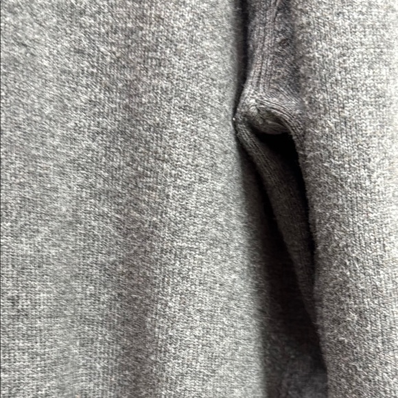 J. Crew Men’s Vintage Gray V-Neck Pima cottonSweater Classic Knit Sz M summer - Picture 3 of 5